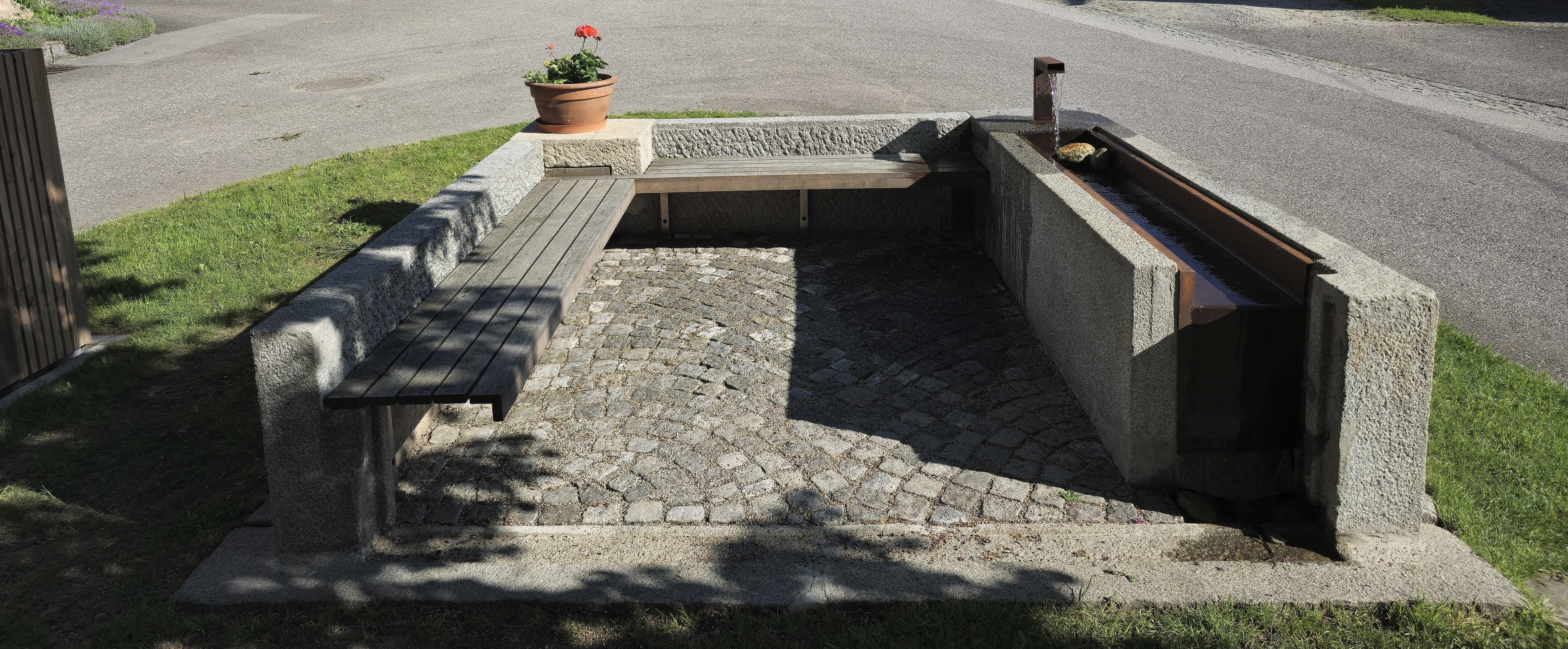 Loibersdorfer Dorfbrunnen alt